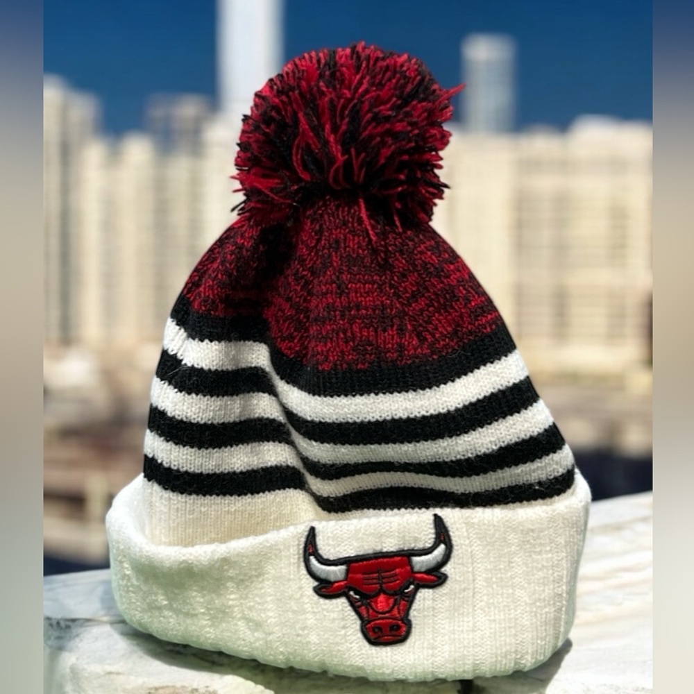 Chicago Bulls NBA Beanie Hat Cap New Era Pompon One Size Fits All.